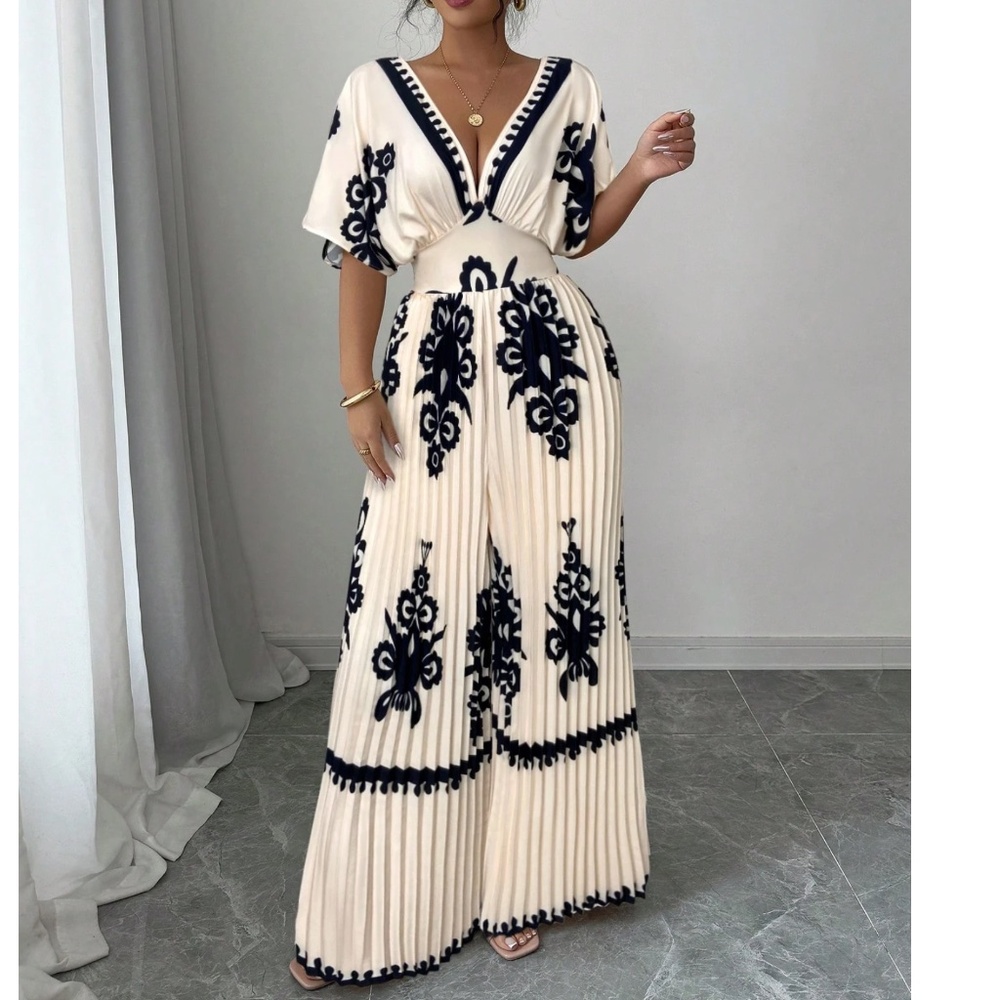 Classic Plunging Neck Kimono Sleeve Pleated Wide Leg Jumpsuit - Picture 3 of 4